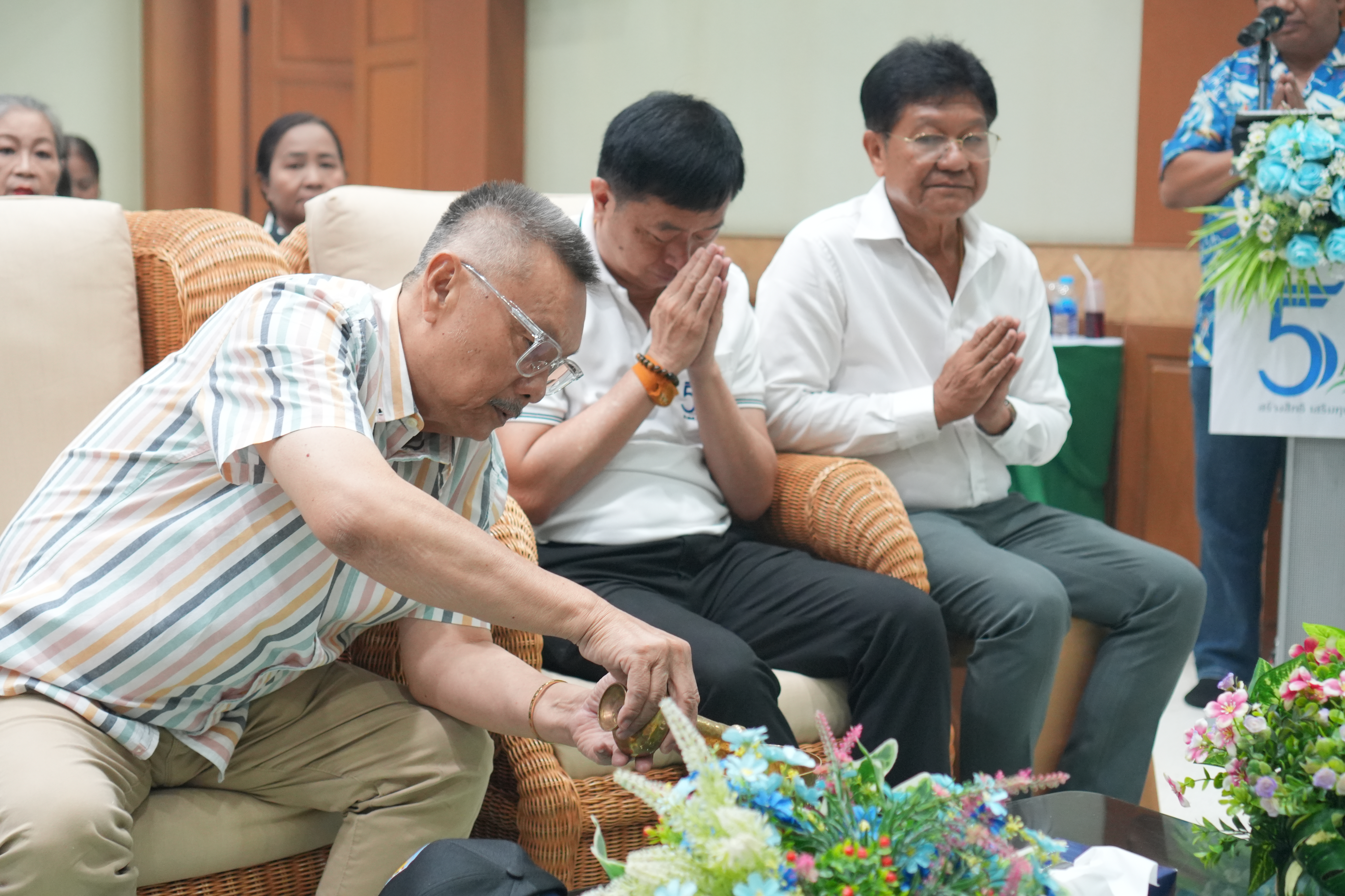 title - ชมรมผู้สูงอายุ ส.ป.ก. จัดพิธีทำบุญอุทิศส่วนกุศลให้ข้าราชการ/เจ้าหน้าที่ ส.ป.ก. ที่ล่วงลับไปแล้ว